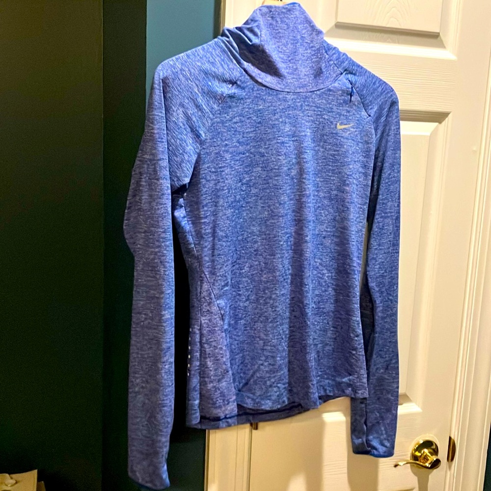 Women’s small Nike running dry fit shirt
